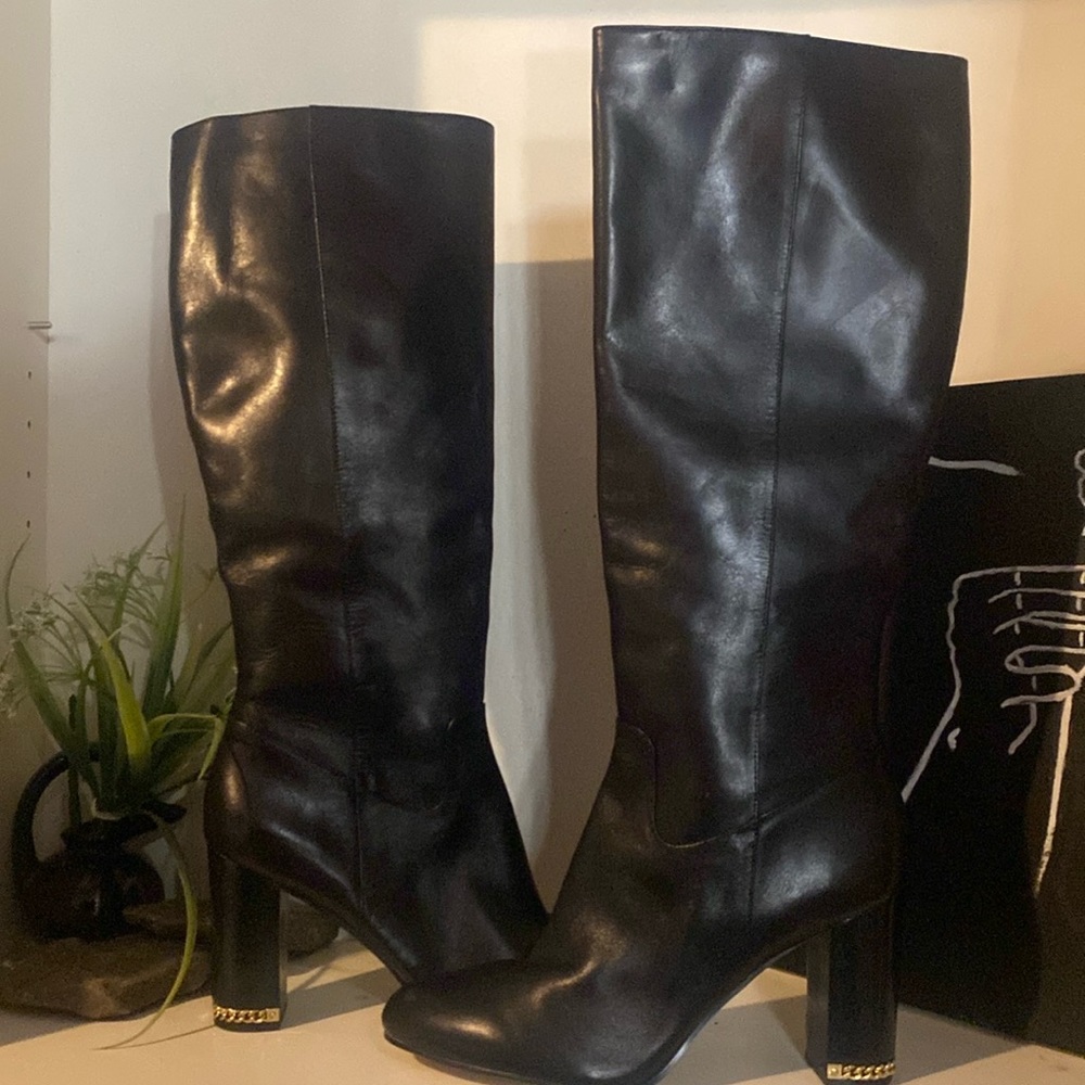 [SOLD] Micheal Kors Black Leather walker Boots